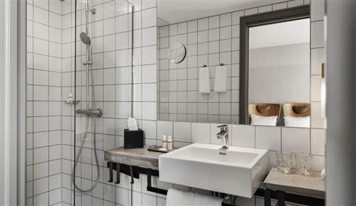 Hotel SP34 bathroom
