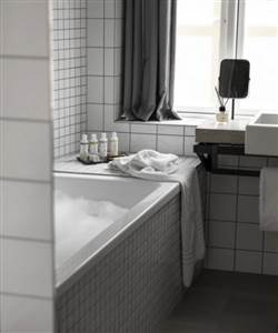 Hotel SP34 Suite Bathroom 